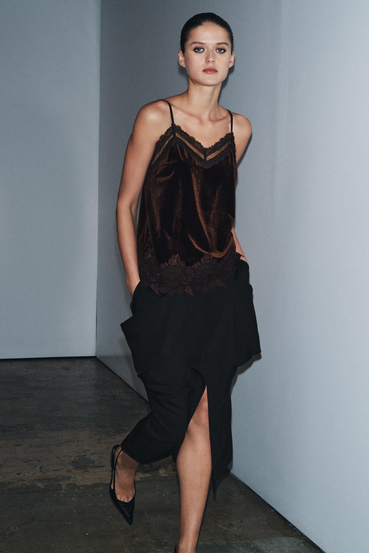 SAMT-SPITZEN-CAMISOLE