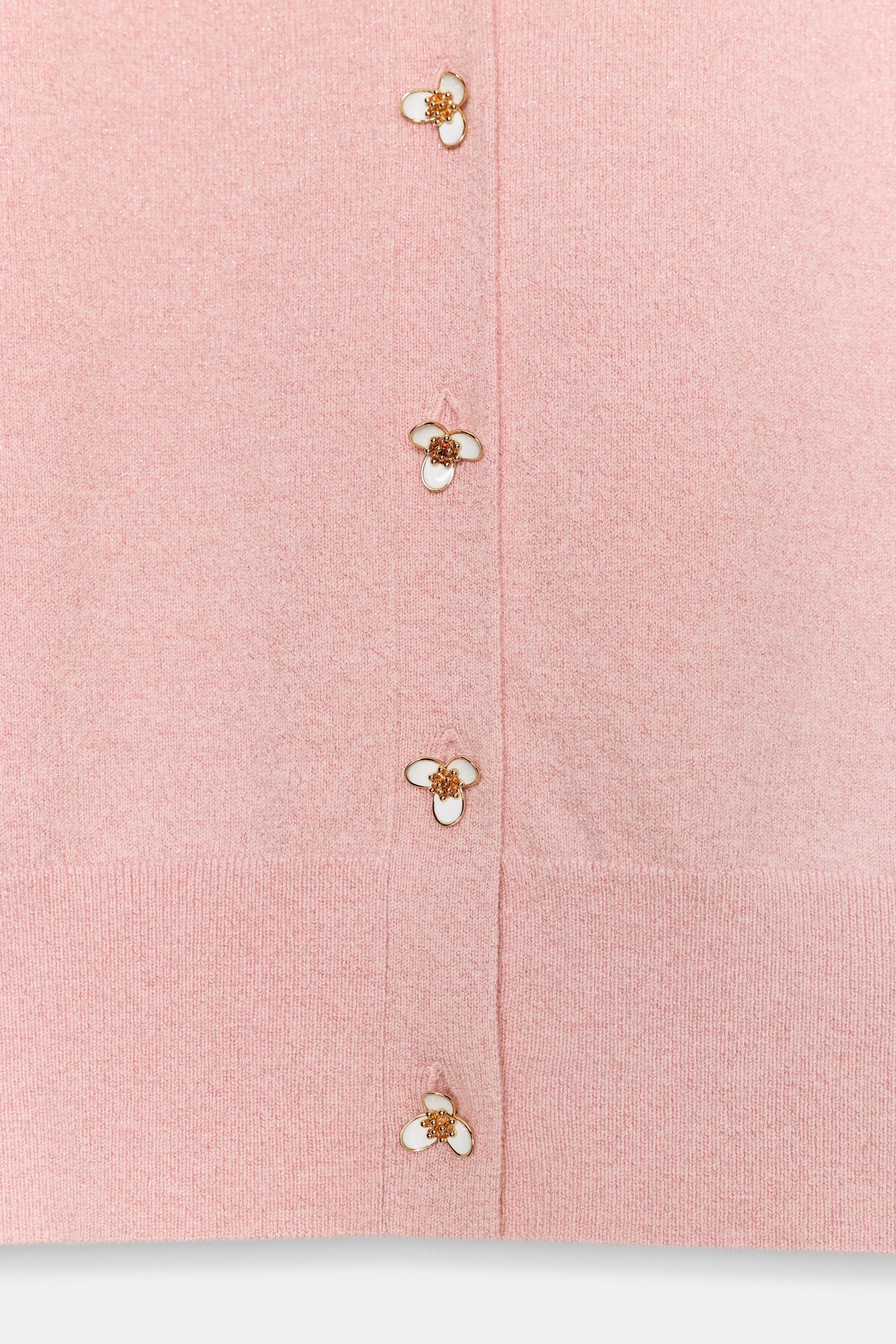 Cardigan mit Blumenknöpfen