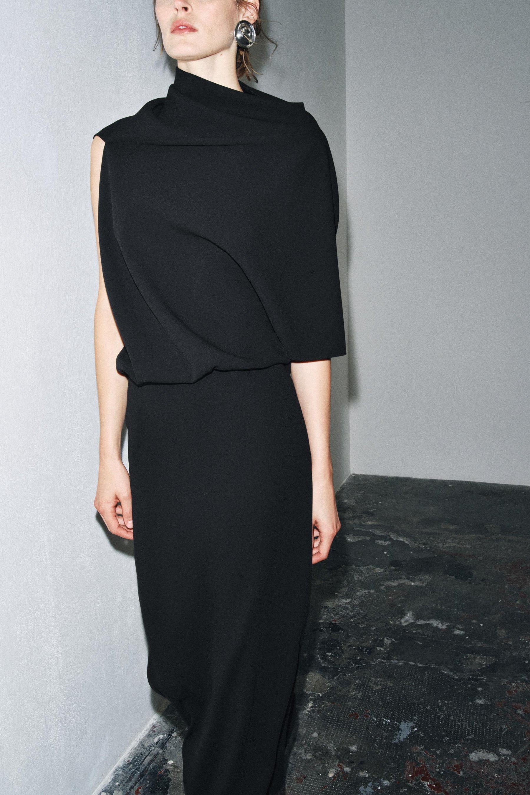 ASYMMETRIC DRESS
