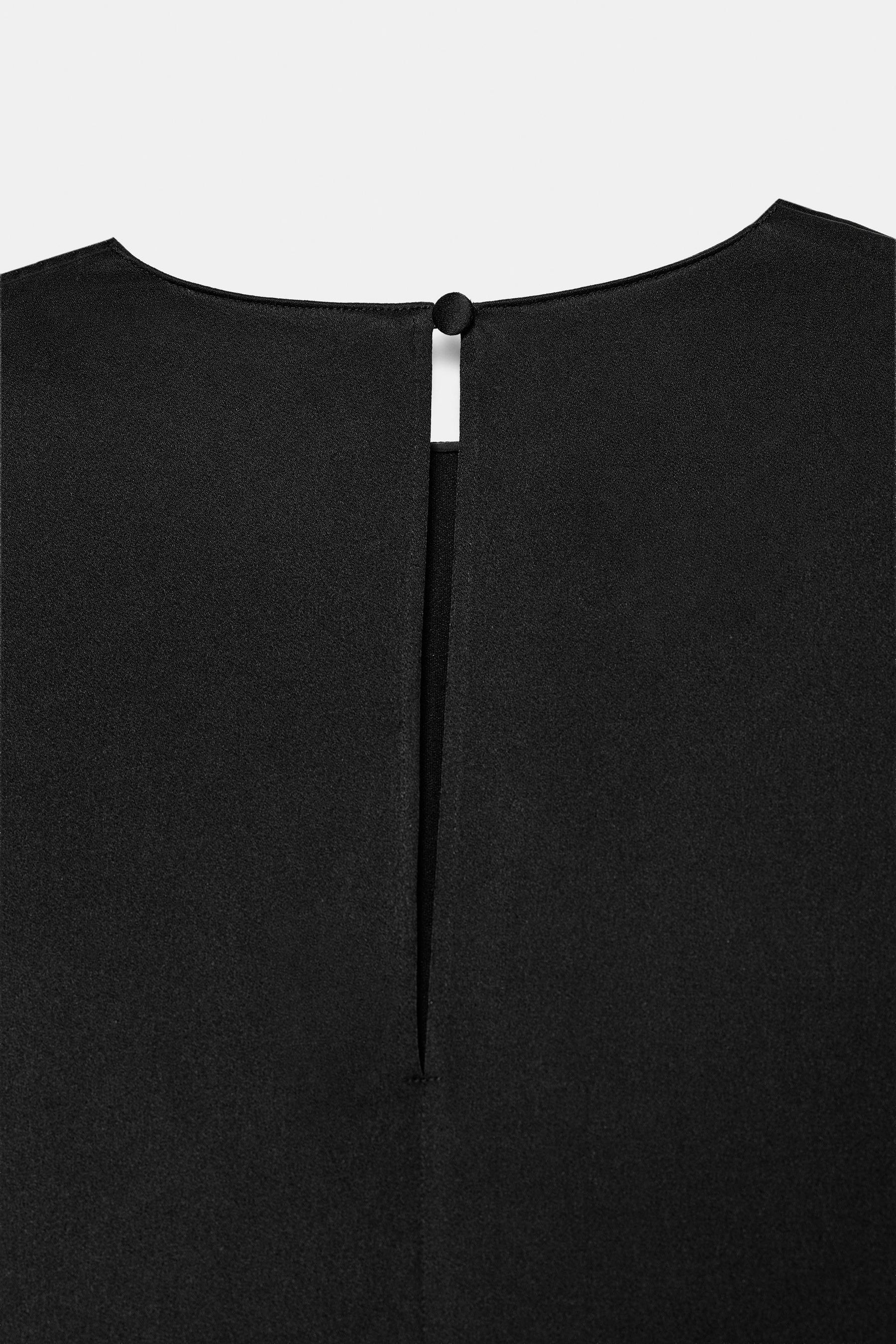 Padded shoulder top