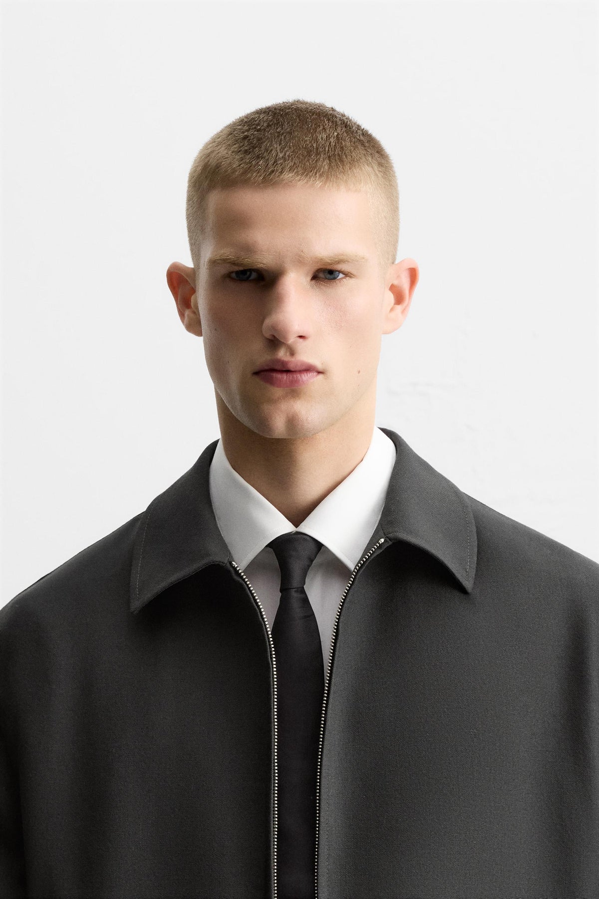 Schmale Seidenkrawatte