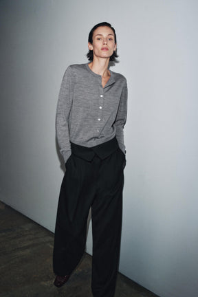 100% WOOL PLAIN KNIT CARDIGAN - Image 4