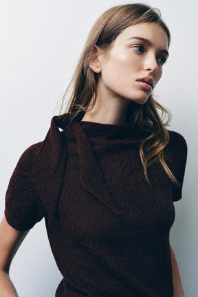 Knit jumper with tie
