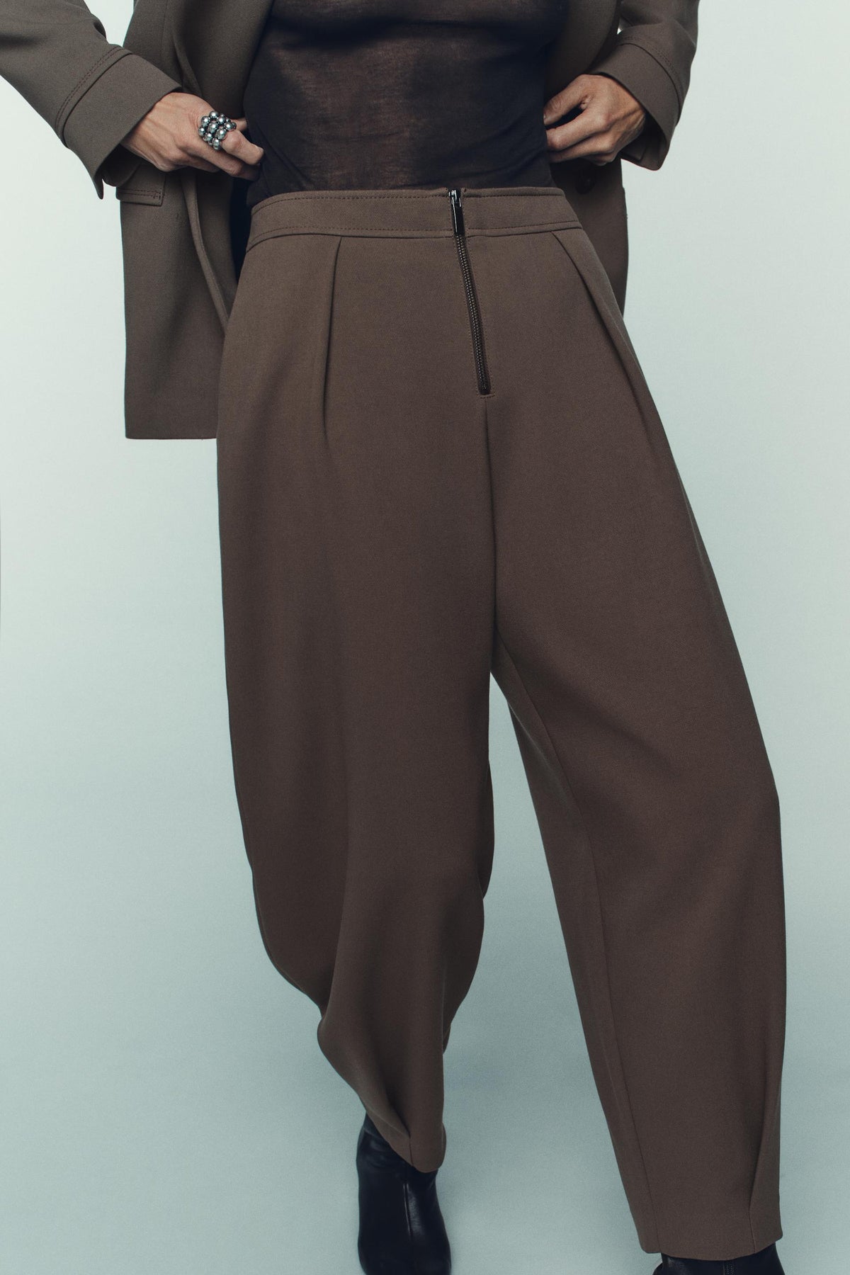 Zip-up Carrot Trousers