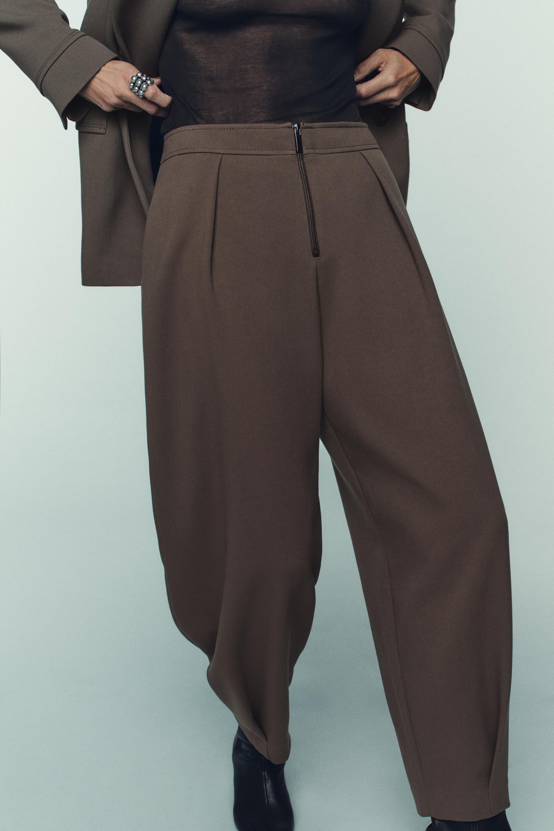Zip-up Carrot Trousers