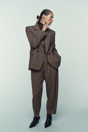 Zip-up Carrot Trousers