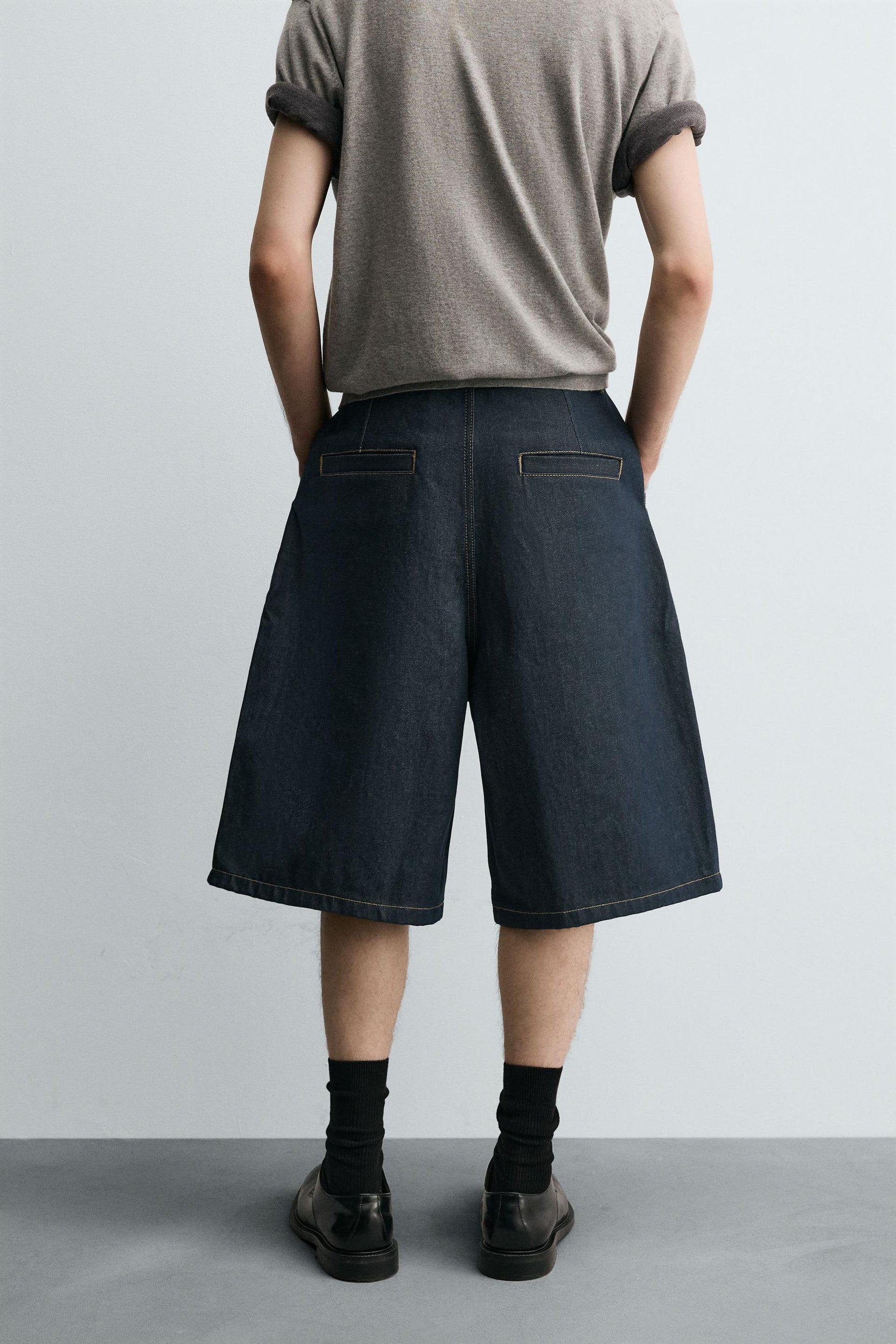 PLEATED RELAXED FIT DENIM BERMUDA SHORTS - Image 3