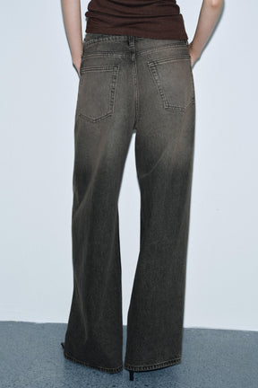 Wide-leg mid-waist jeans