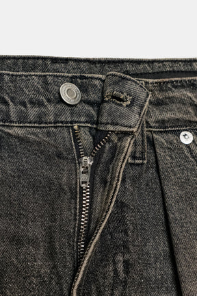Wide-leg mid-waist jeans