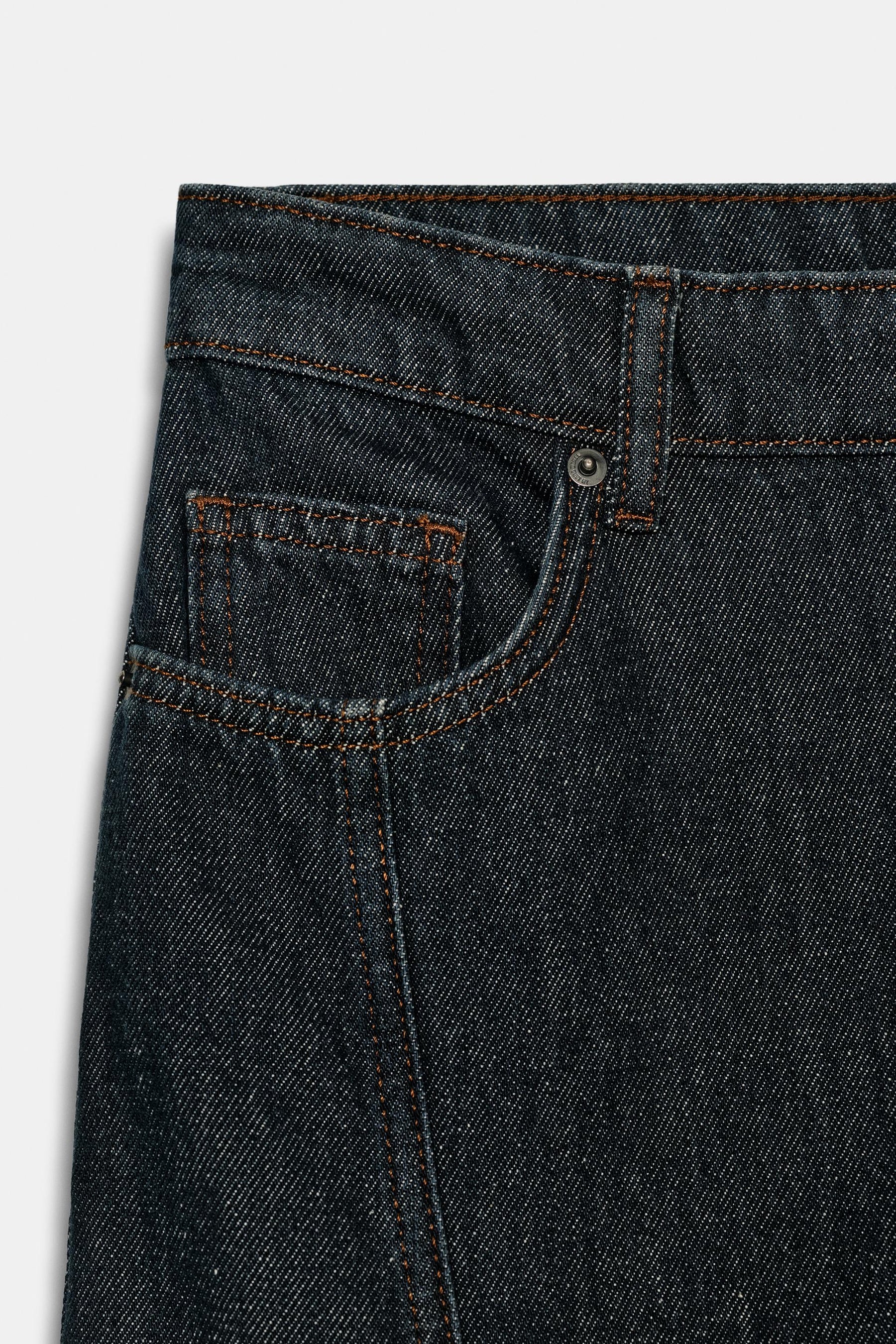 Wide-leg mid-waist jeans