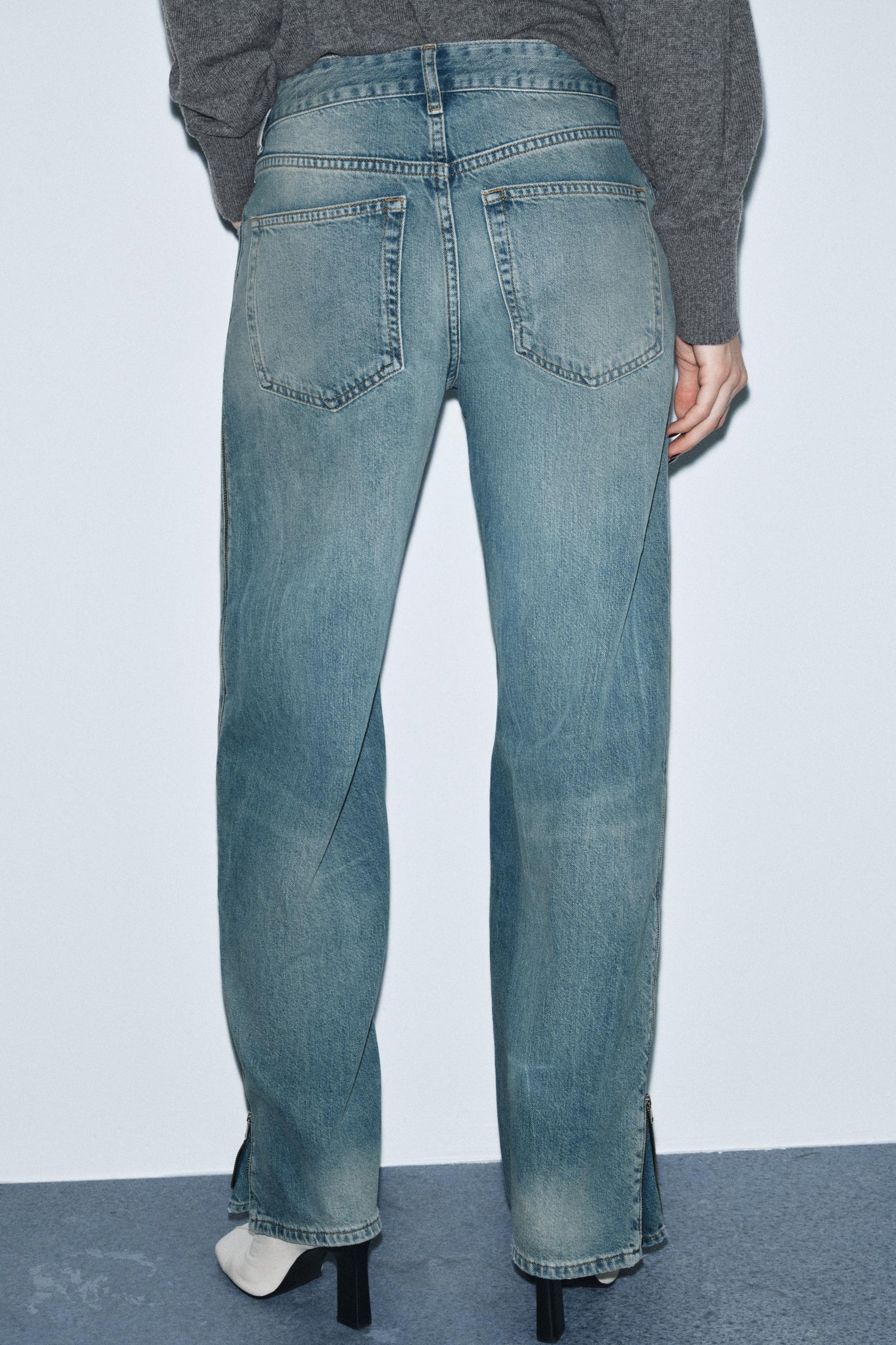 Jeans mit mittelhohem Bund und Reißverschlüssen