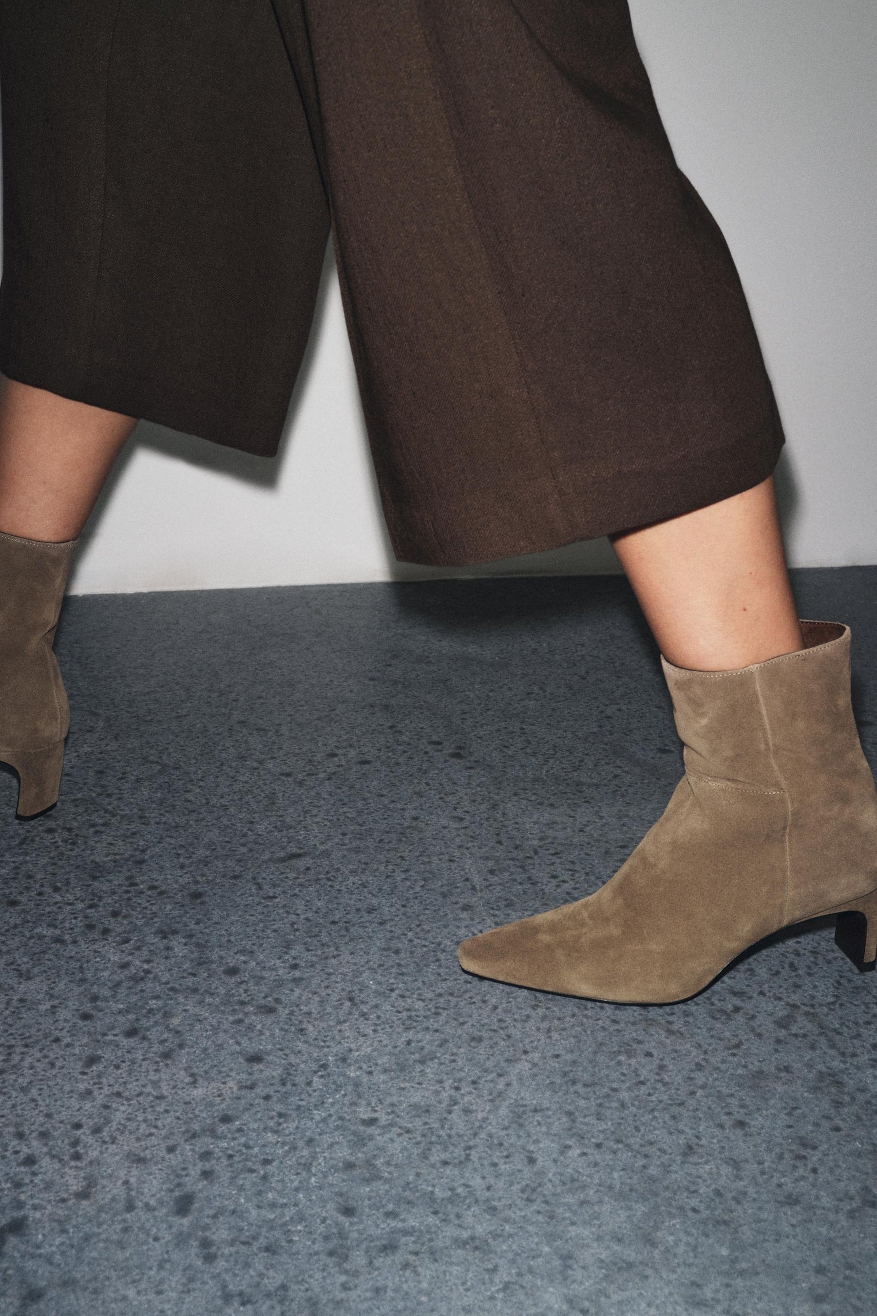 SUEDE KITTEN HEEL BOOTS