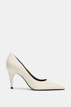 LEDER-HOHE SCHUHE