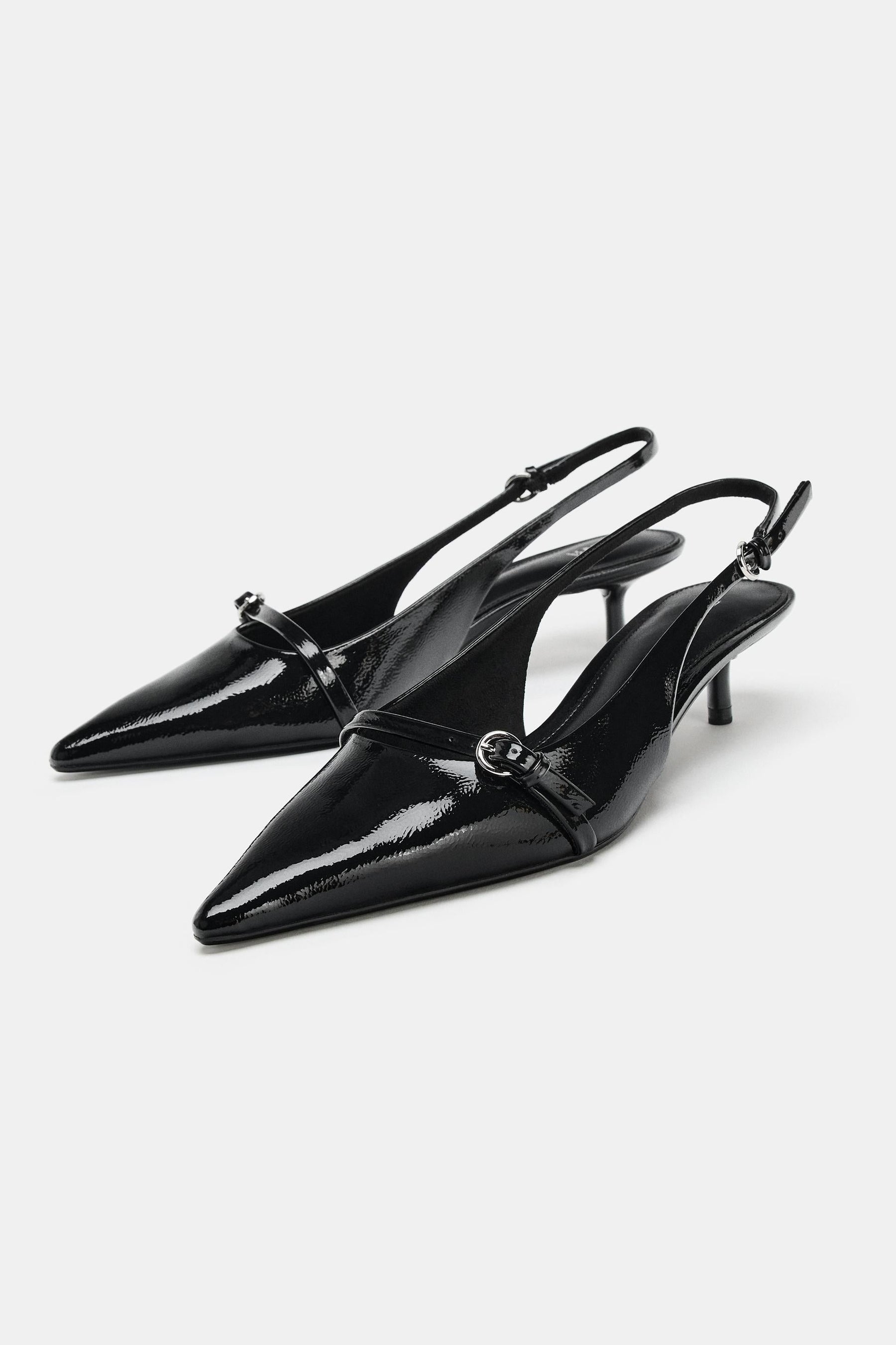 Slingback-Pumps aus Lackimitat