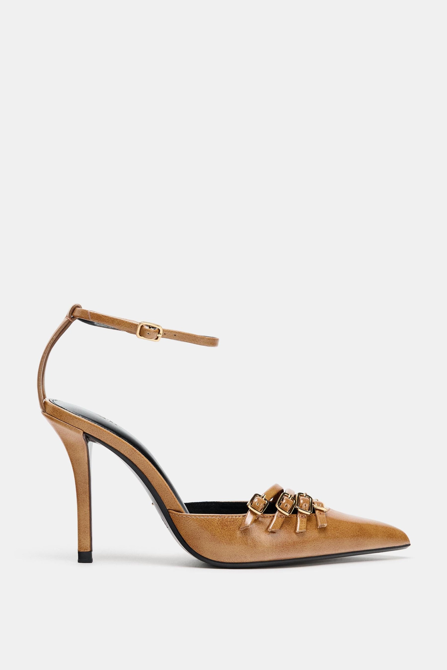 Schnallenschuhe mit hohen Absätzen