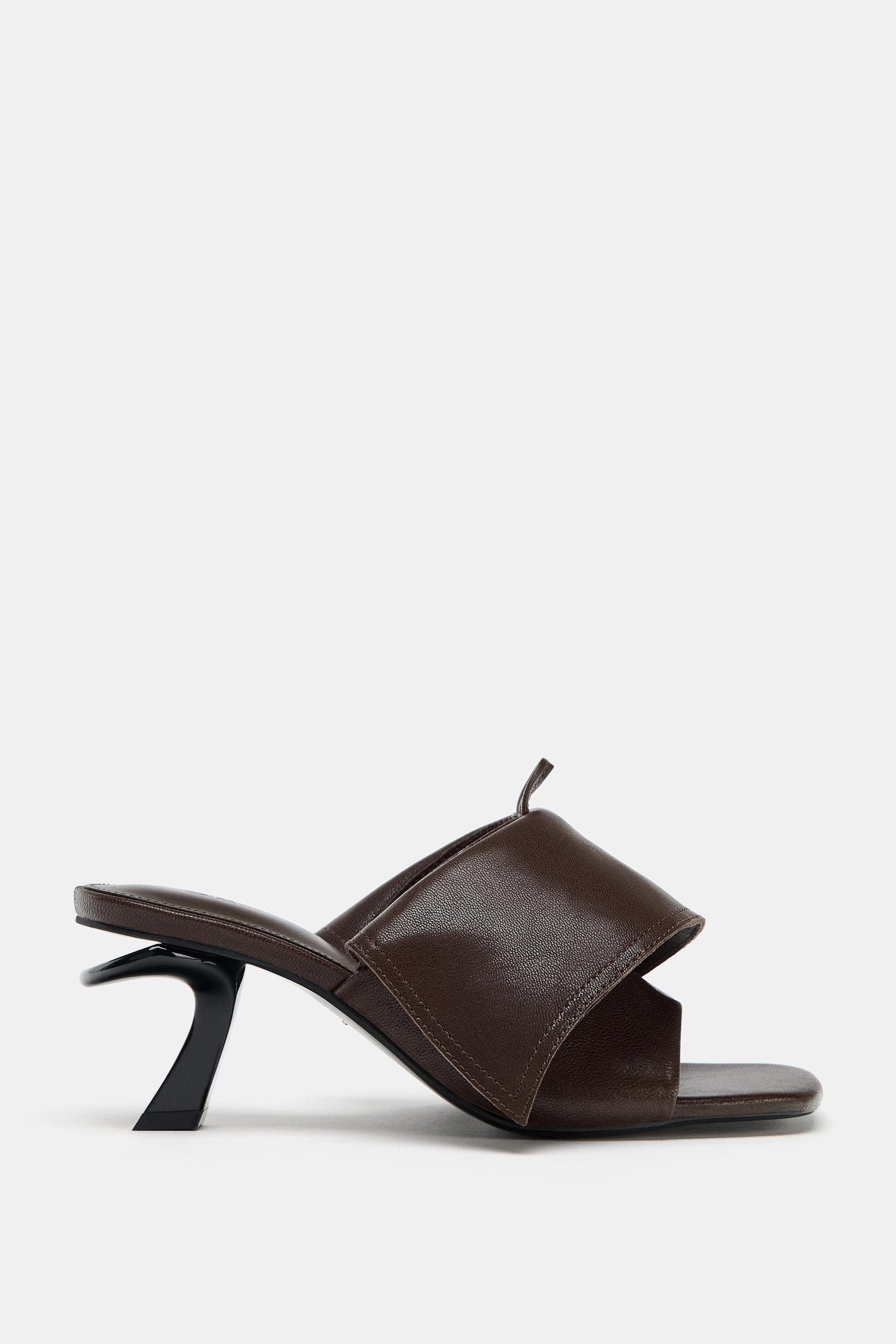 Ledersandalen mit Kitten-Heel