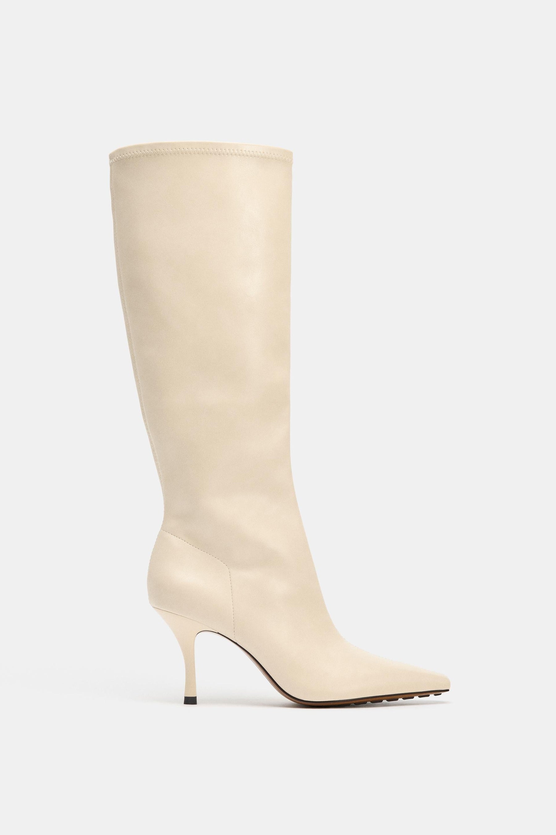 Stiefel mit hohen Absätzen