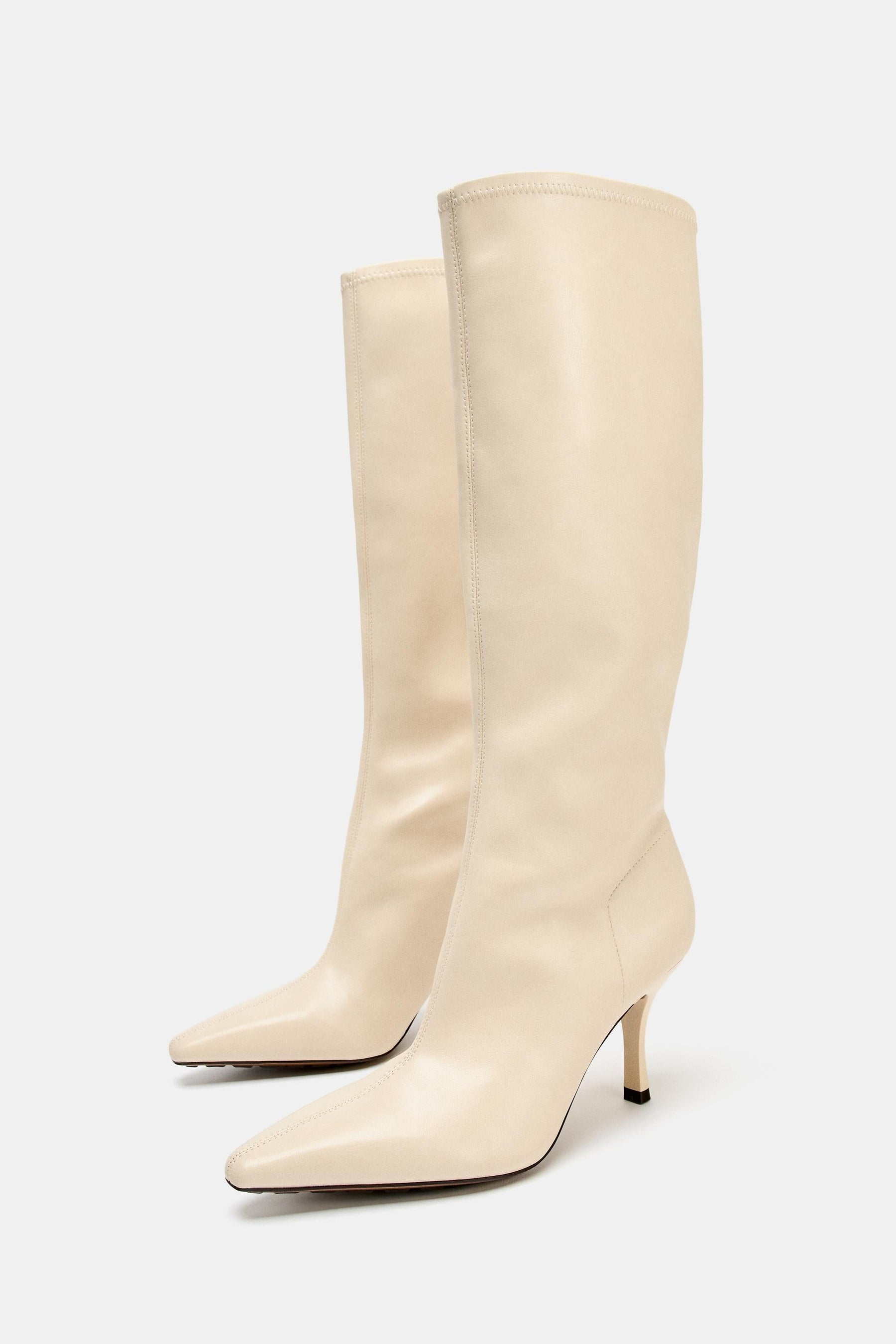 Stiefel mit hohen Absätzen