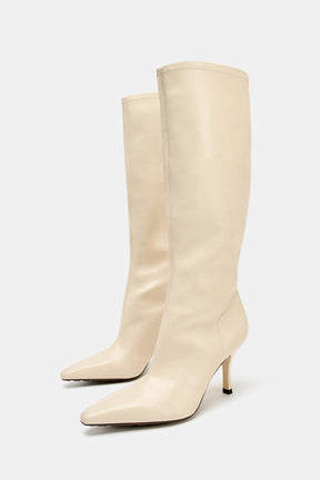 Stiefel mit hohen Absätzen