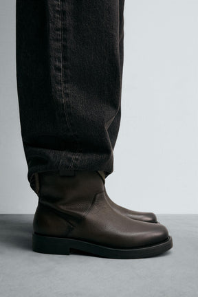 Lederstiefel mit breiter Sohle