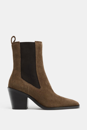 Stiefeletten aus Wildleder mit Absatz