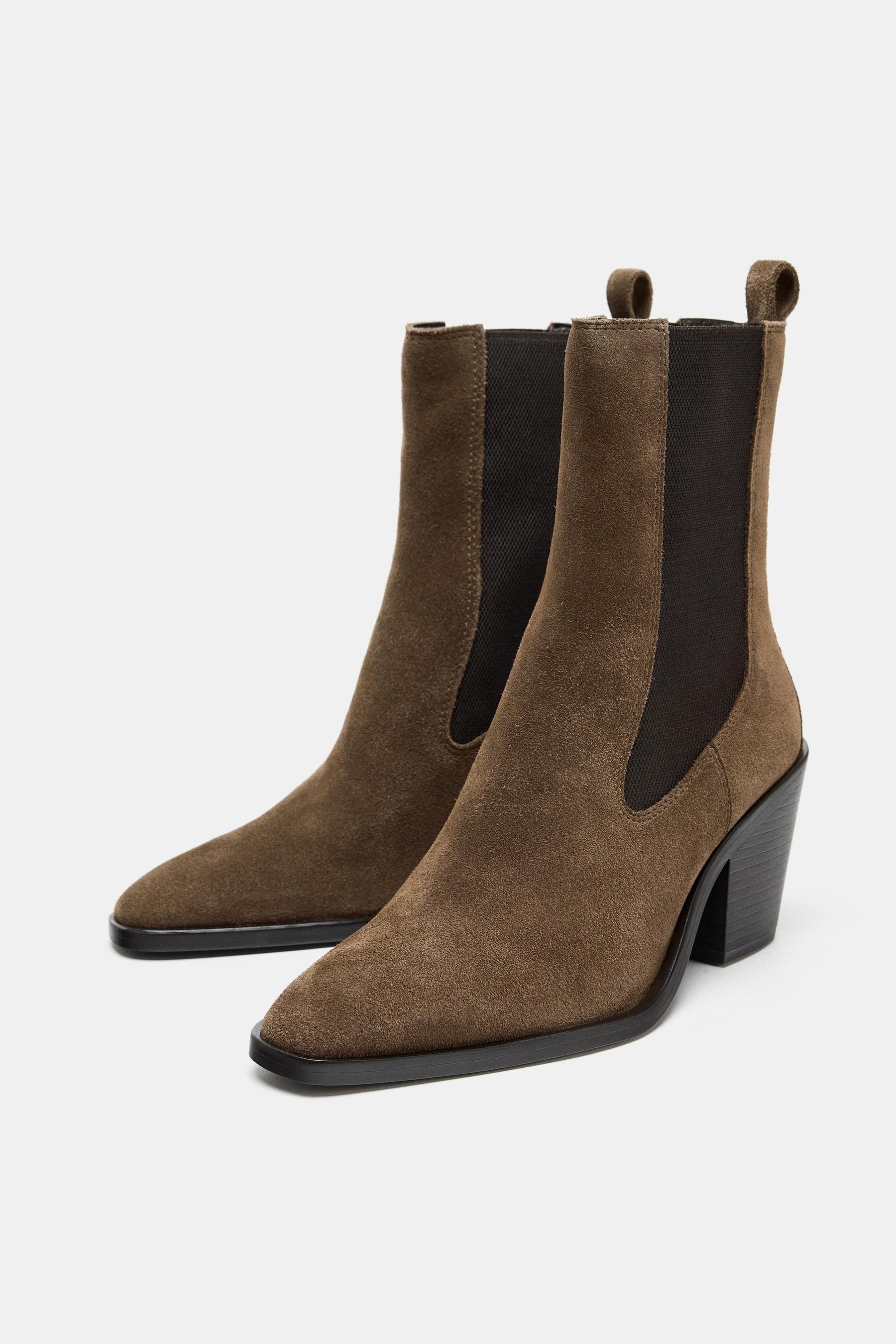 Stiefeletten aus Wildleder mit Absatz