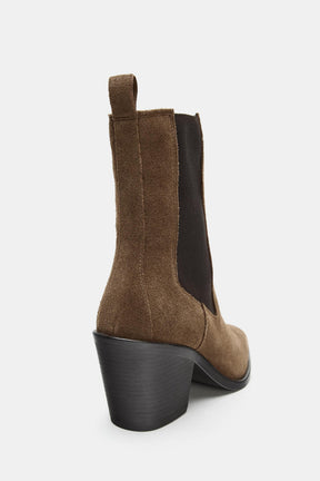 Stiefeletten aus Wildleder mit Absatz