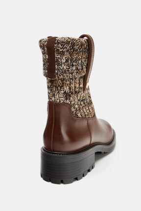 Ankle boots, flat sock.