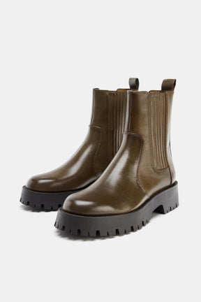 ABGEDRUCKTE KNÖCHELSTIEFEL