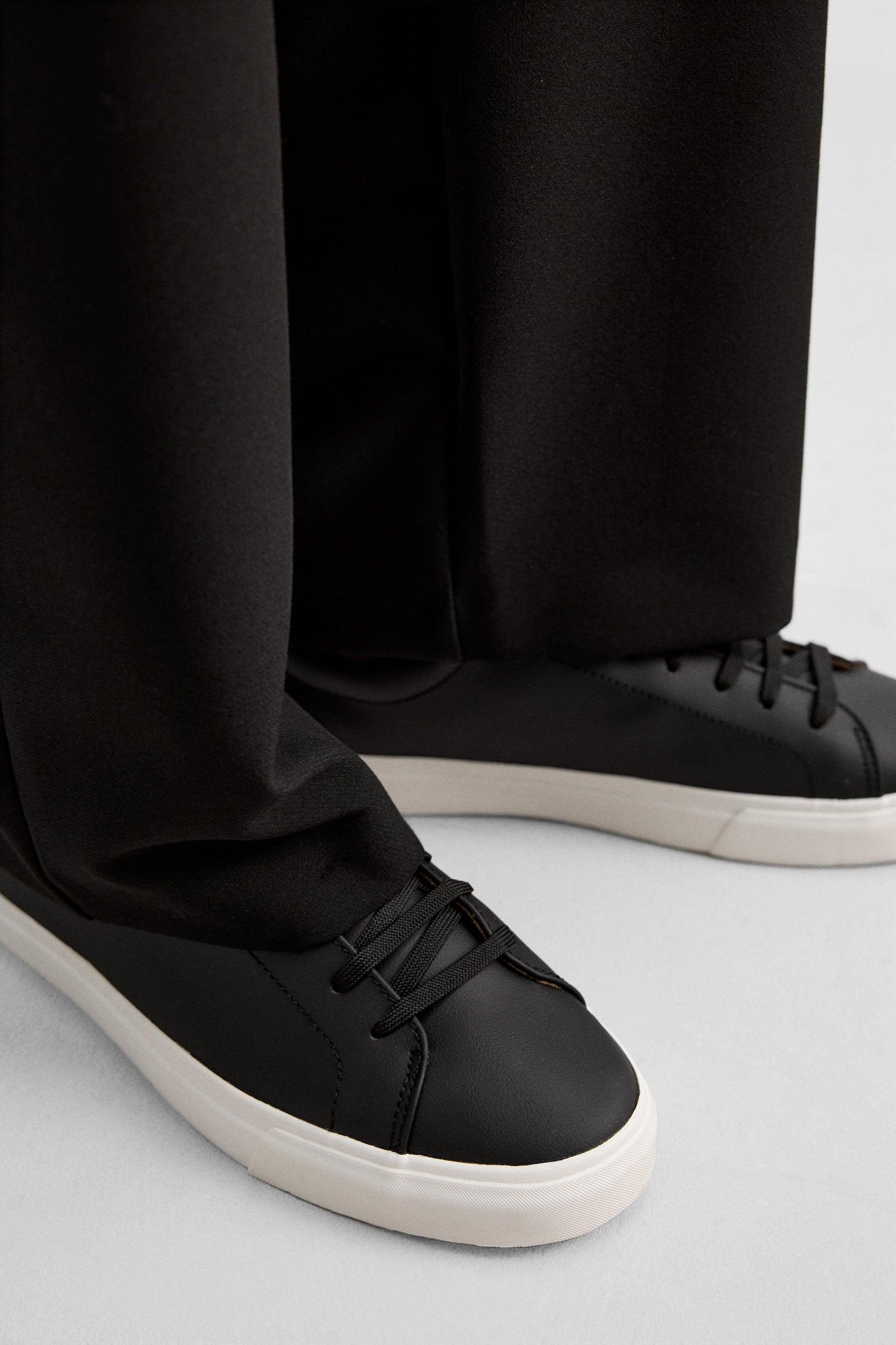 BASIC TRAINERS - Image 4