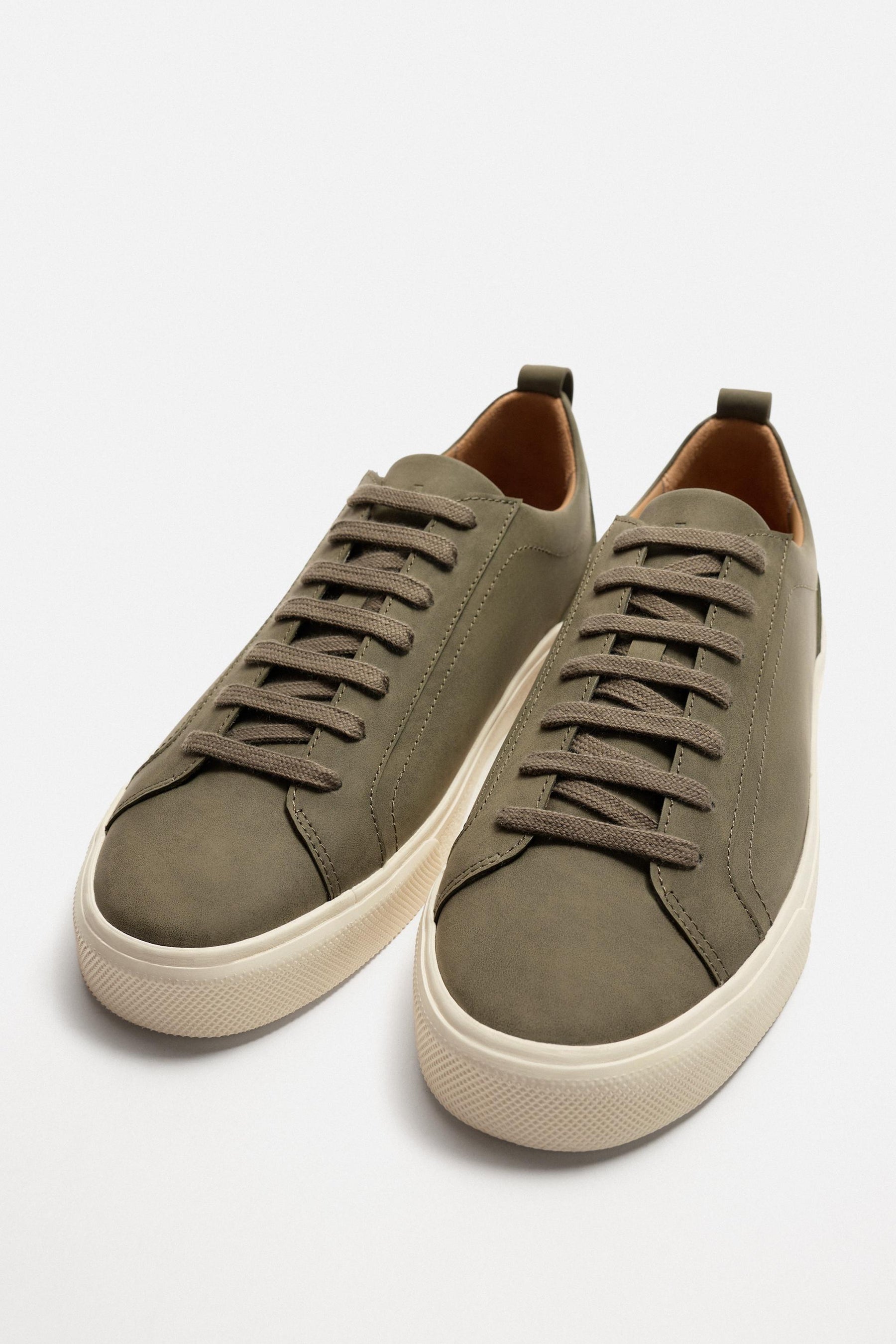 BASIC TRAINERS - Image 4