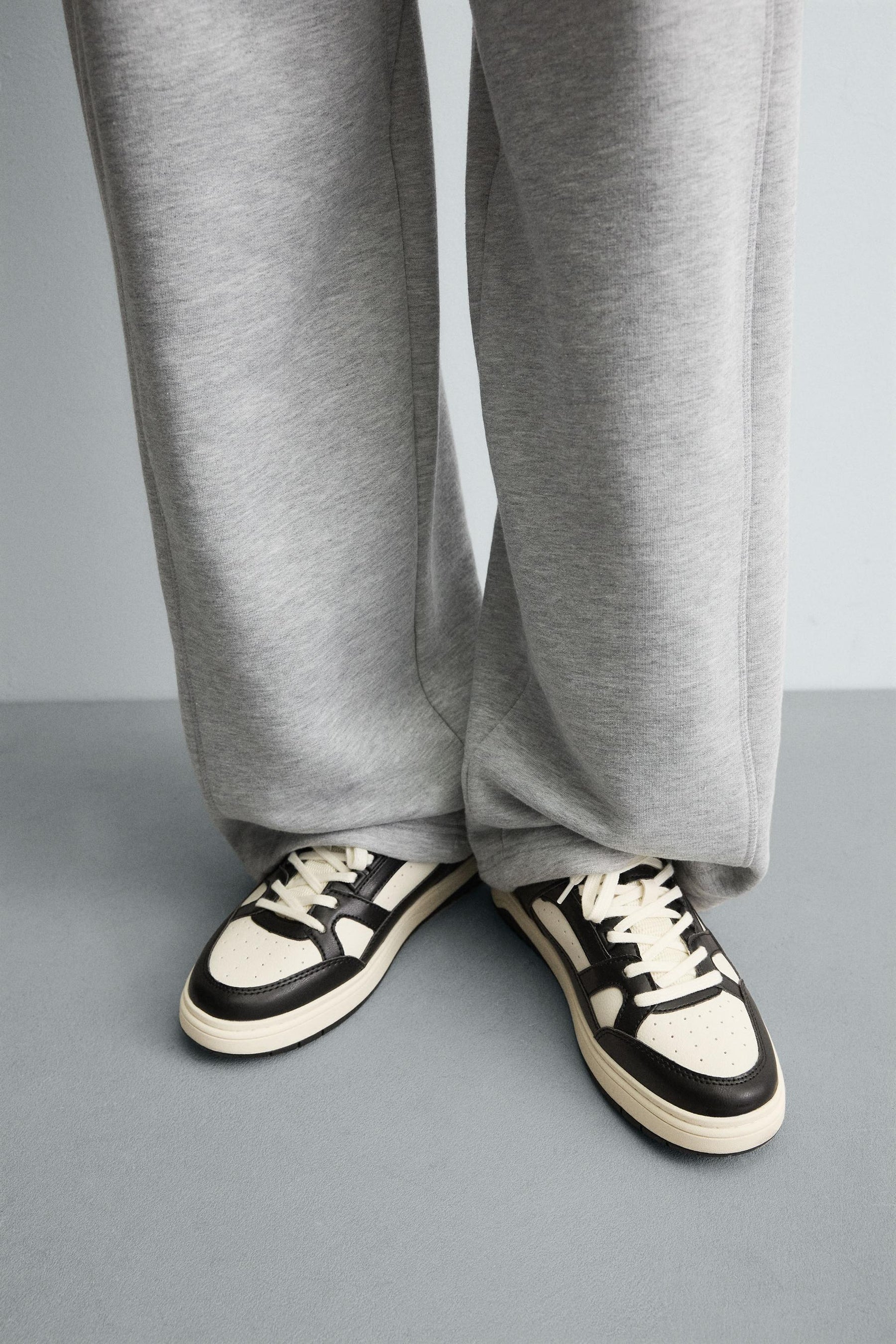 LUX BASKETBALL TRAINERS - Image 3