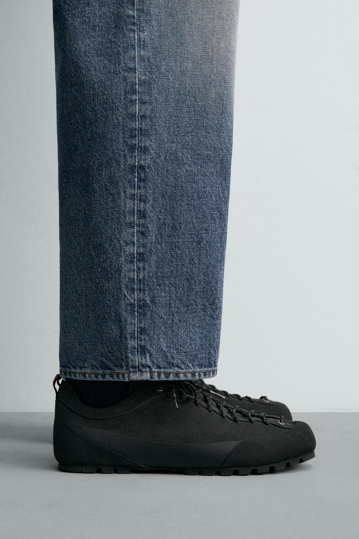 LEATHER TRAINERS WITH VIBRAM® SOLE AARON LEVINE X - Image 2