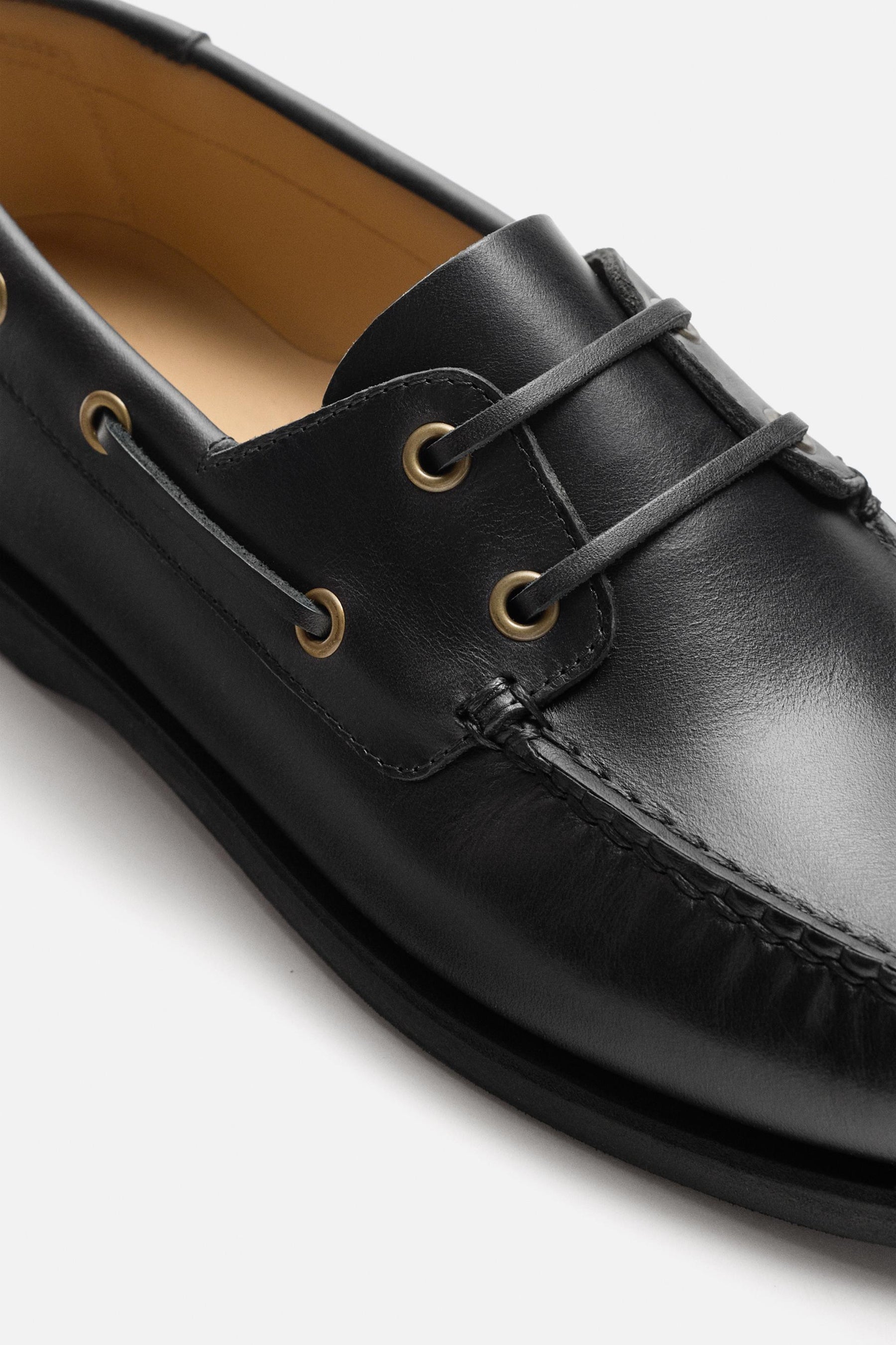 LEATHER DECK SHOES