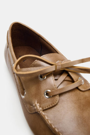 Schnürschuhe
