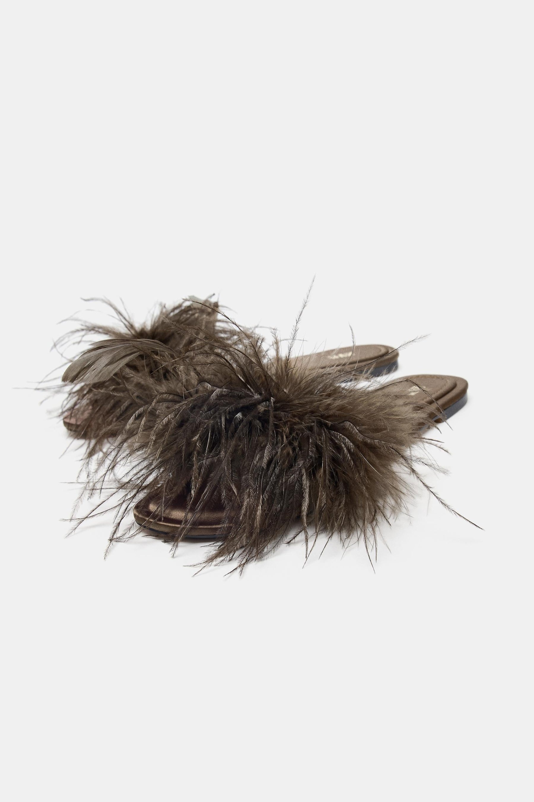 FEATHER FLAT SANDALS
