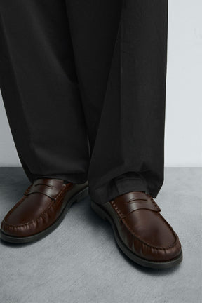LEATHER MOCCASIN WITH MASK DETAIL - Image 2
