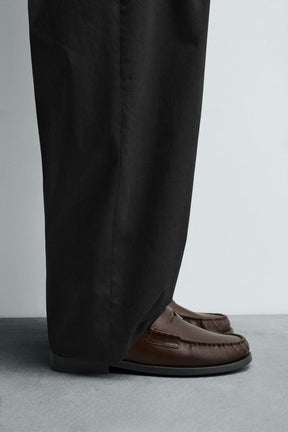 LEATHER MOCCASIN WITH MASK DETAIL - Image 3