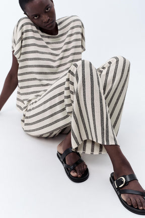 Flache Sandalen mit Schnalle