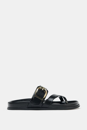 Flache Sandalen mit Schnalle
