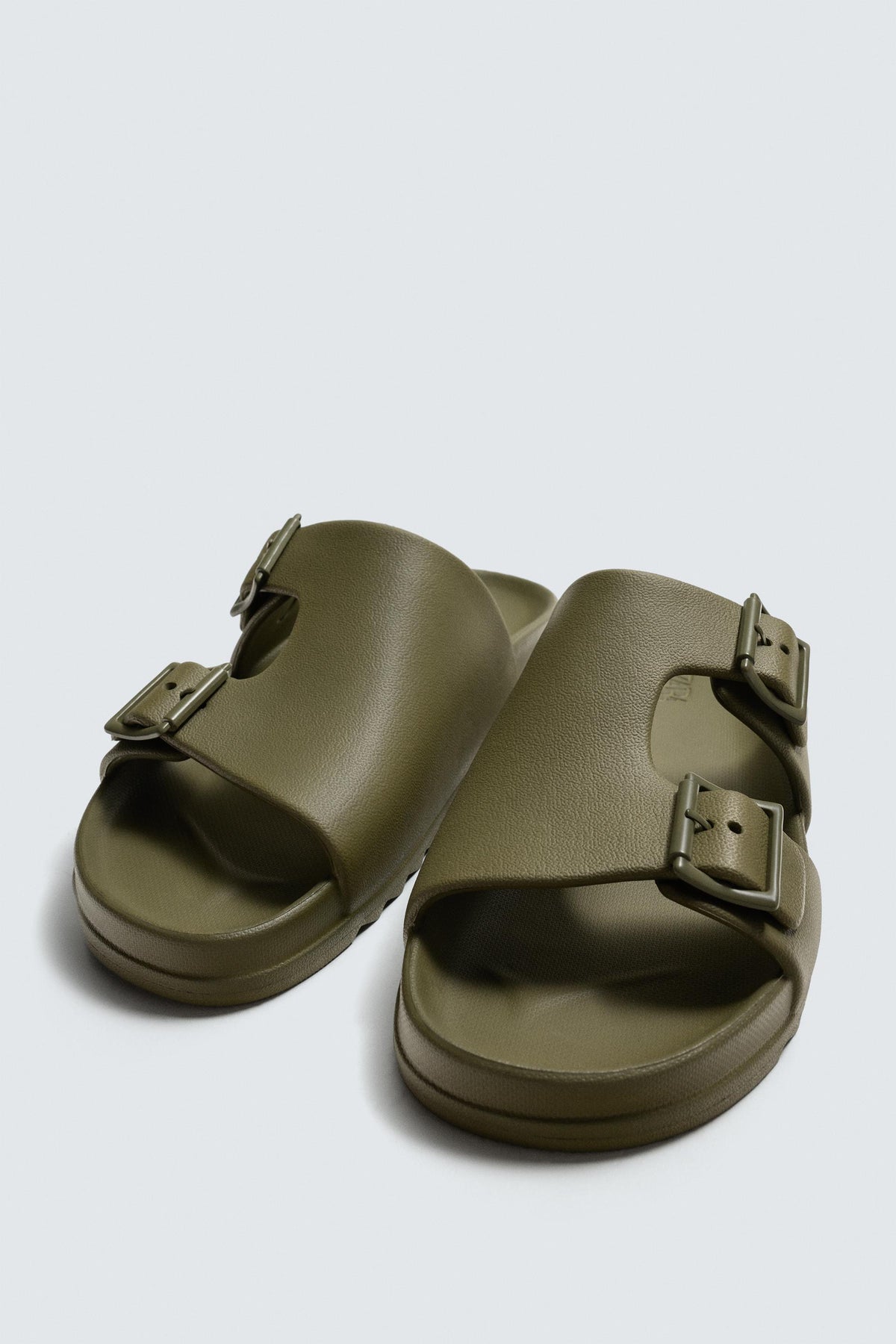 Doppelriemen-Sandalen aus Gummi