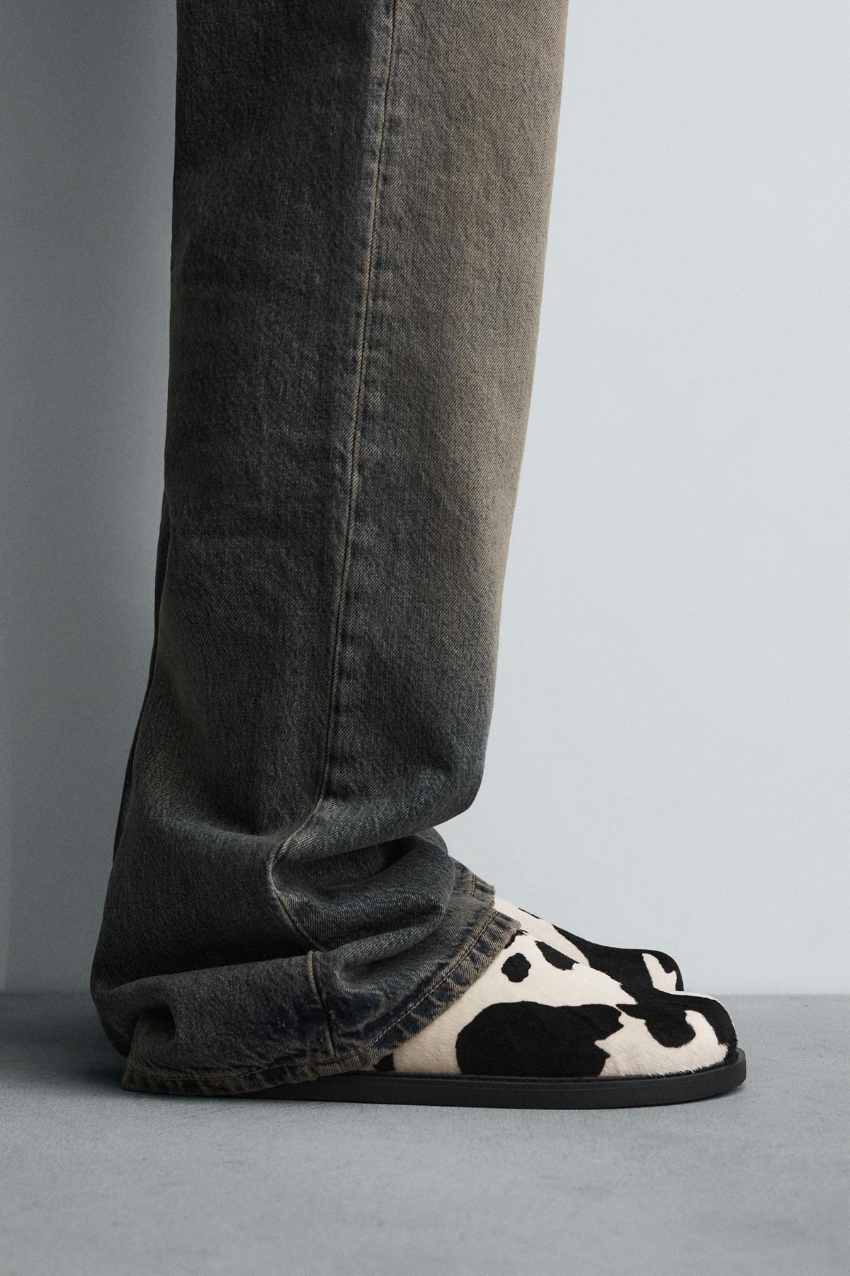 LEATHER AND SHEEPSKIN CLOGS - Image 1