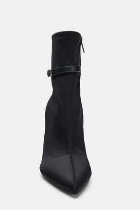 Stiefeletten mit Schnalle