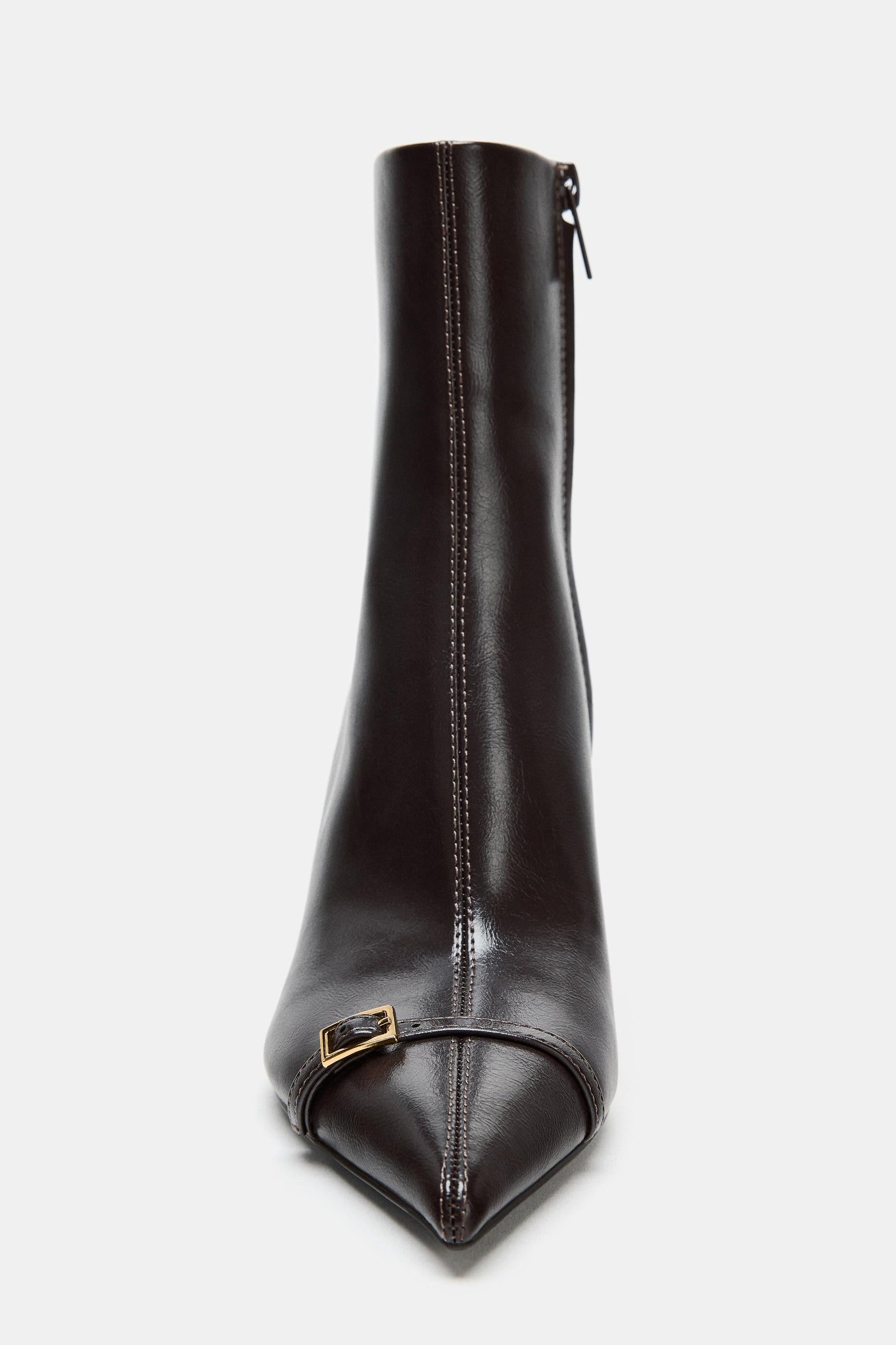 Stiefeletten mit Schnallen