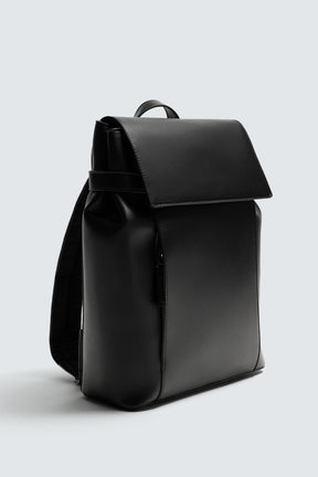 BACKPACK WITH FLAP