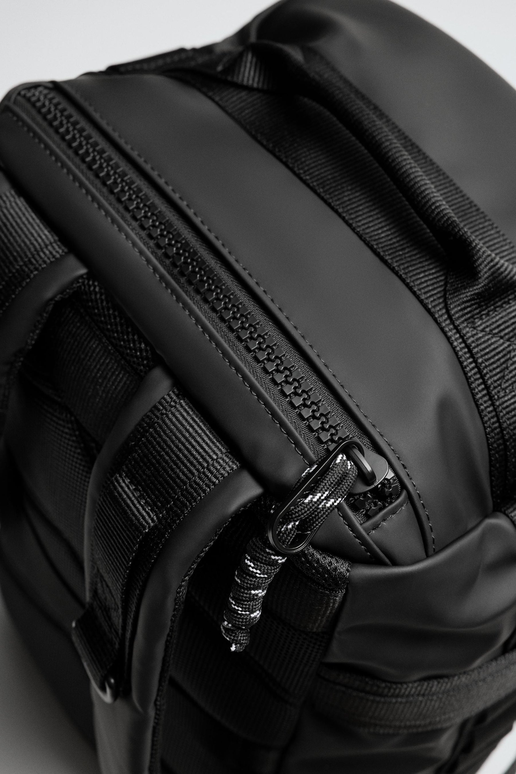 TECHNICAL TRAVEL BACKPACK