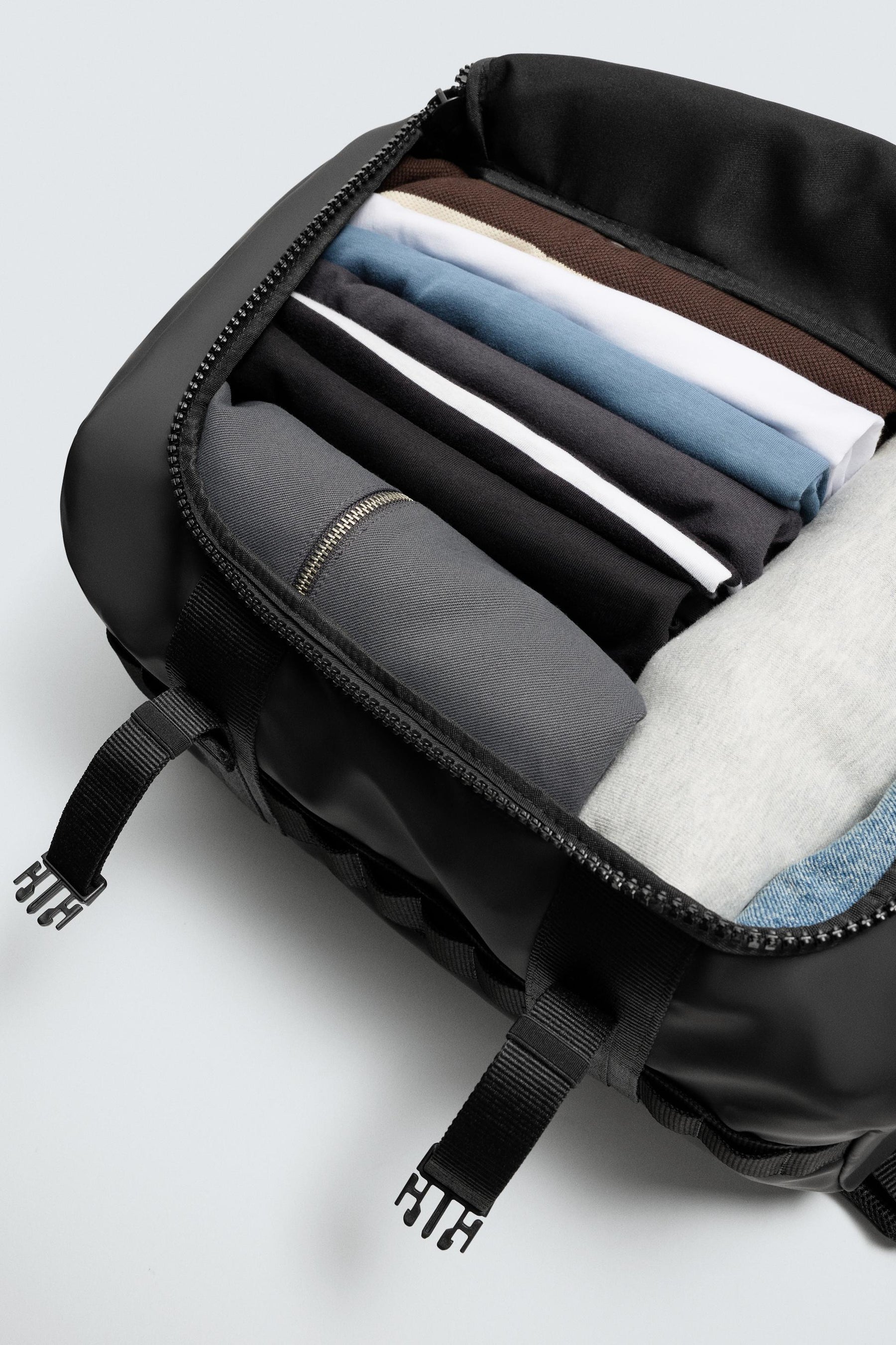 TECHNICAL TRAVEL BACKPACK