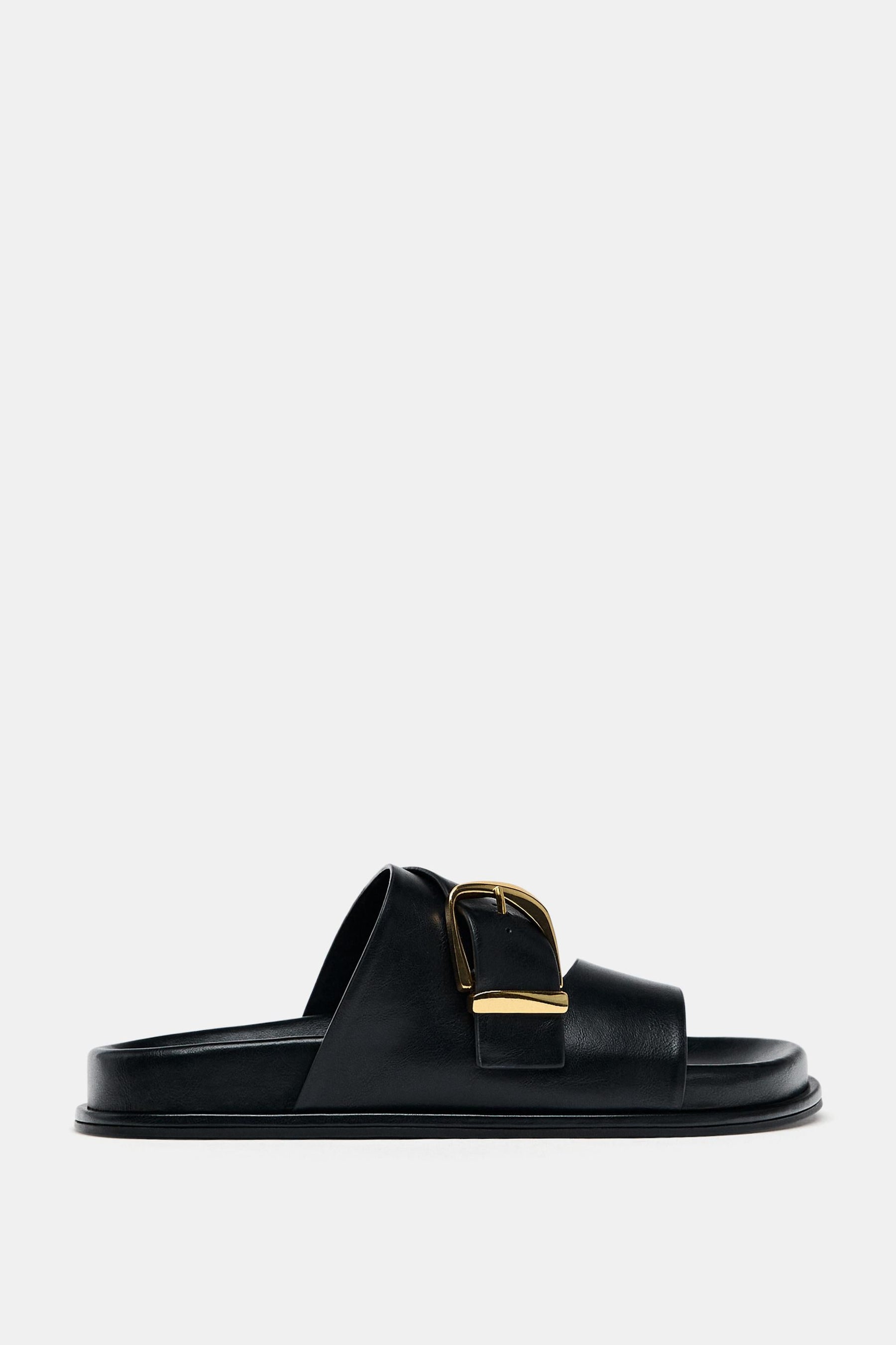 Sandalen mit Schnalle