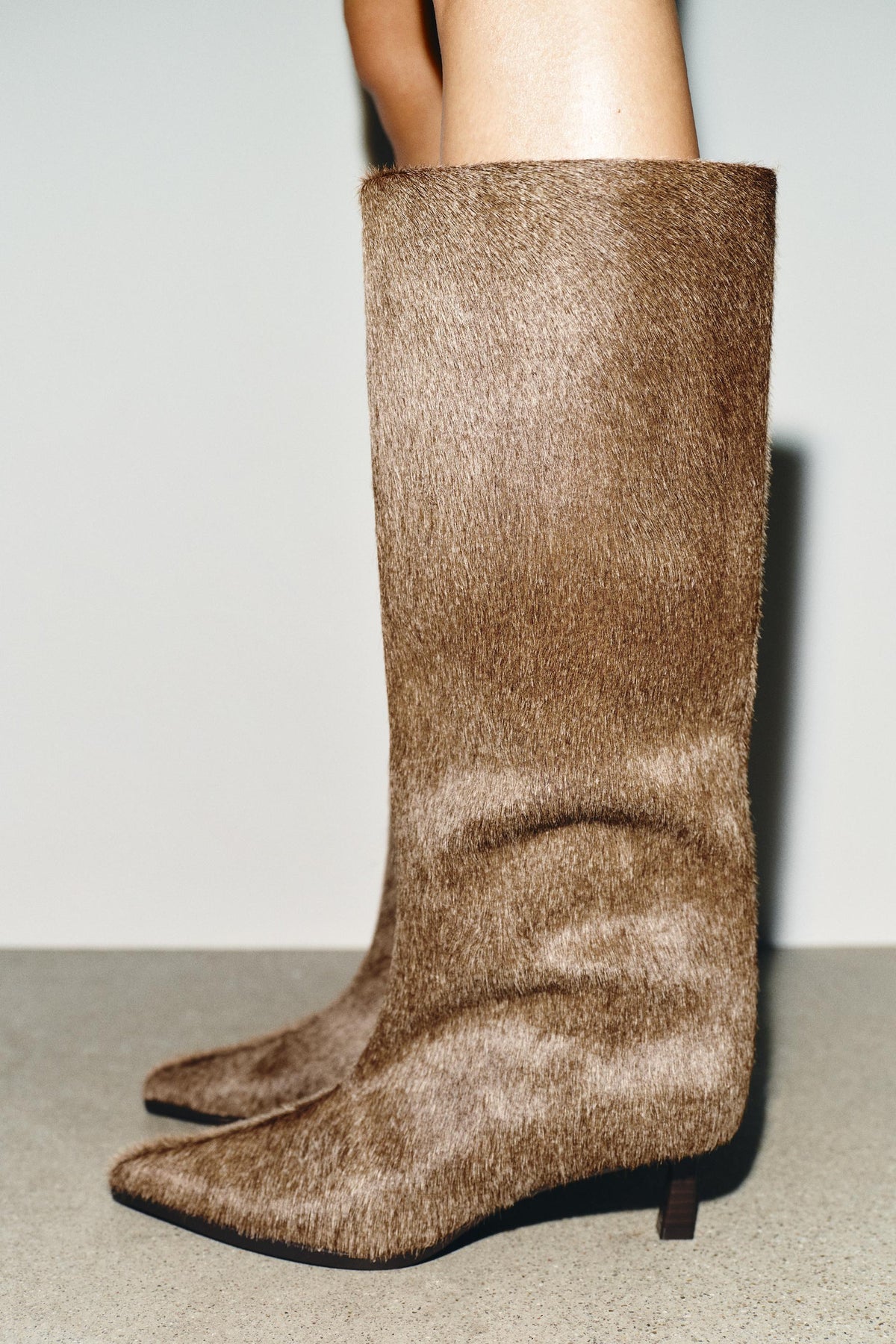 Lederstiefel mit Kitten-Heel