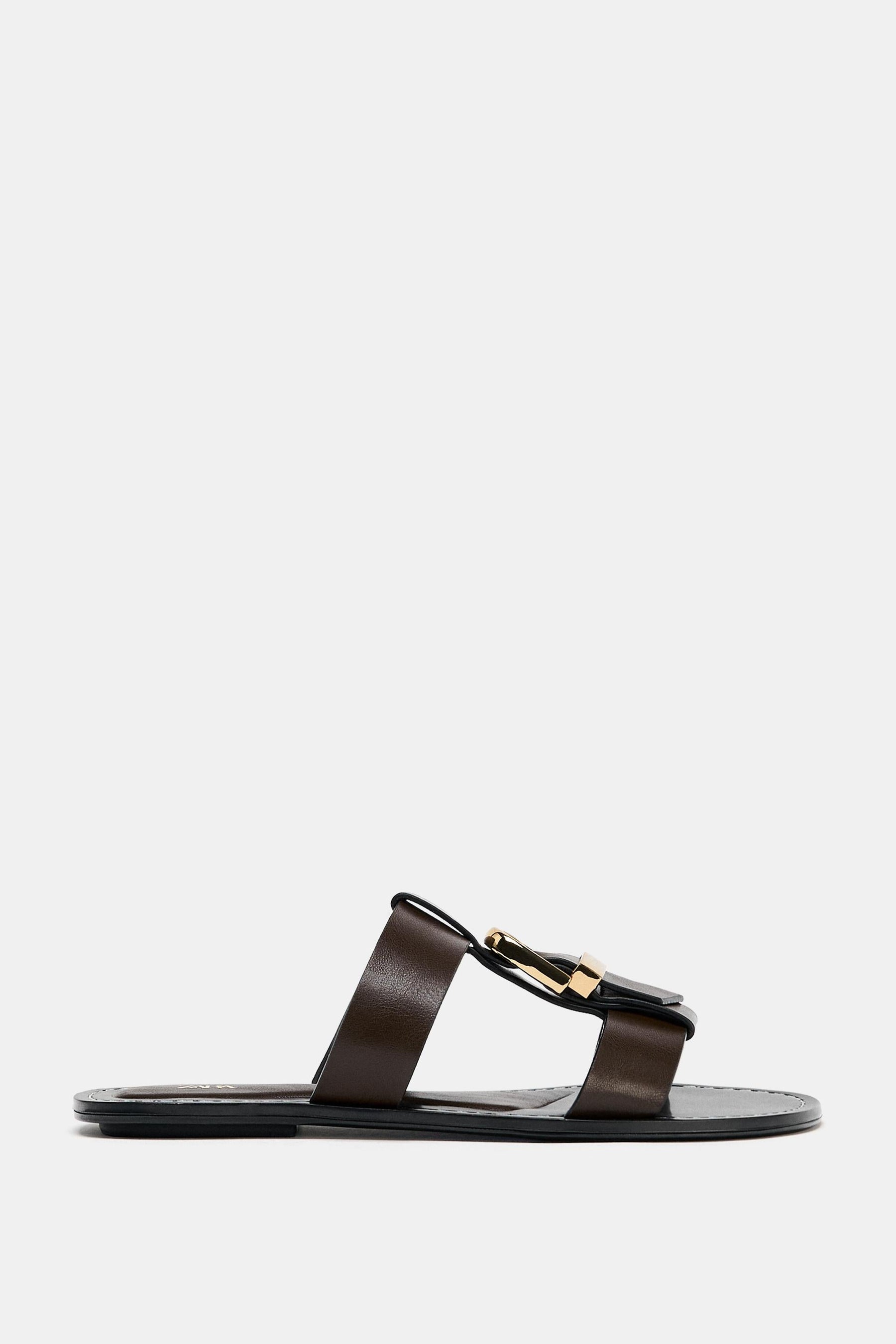 Flache Sandalen mit Doppelriemen